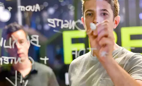 抖音 vs 小红书：深入解析两大平台的5A营销模型差异 - 云笔网策