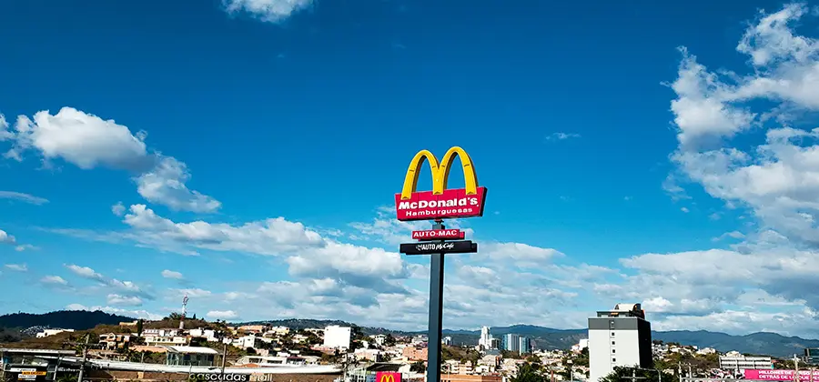 麦麦对讲机爆火，麦当劳玩具为何总能戳中消费者？(图1)