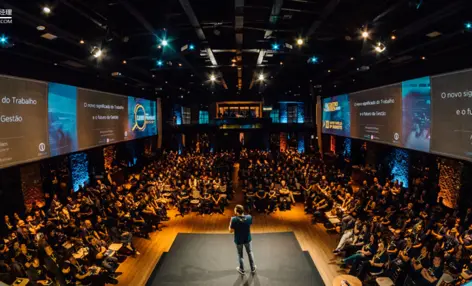 从「盘古失败」到「造车质疑」：雷军演讲靠「冲突叙事」爆点破圈 - 云笔网策