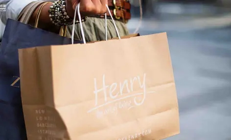 2025年消费观念转变与行为趋势全景洞察：”抽象、符号、游戏 - 云笔网策