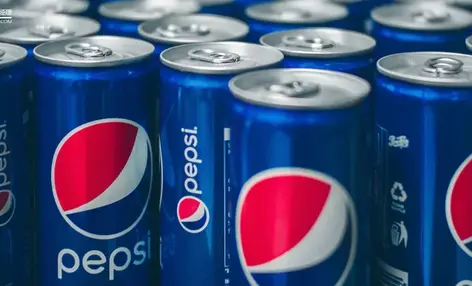 百事可乐“卧底杯”引爆话题：百事为何总爱“挑衅”可口可乐？ - 云笔网策